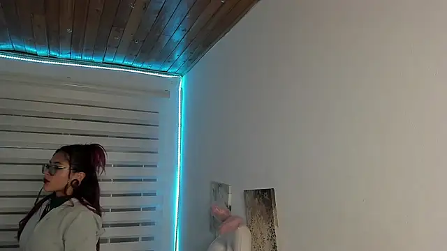 Sara_Red_X1 webcam
