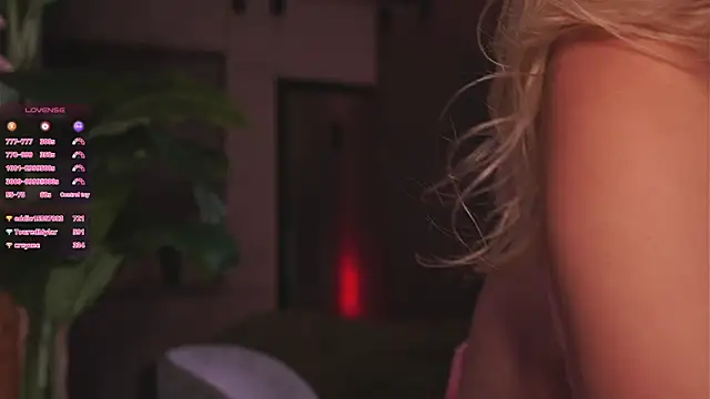 maryhols (F young) - Pinch and play with my hard nipples