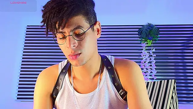 thiiagosaeenz (M young) - enjoy jerk to me