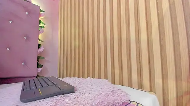 lovely__kiss__ webcam