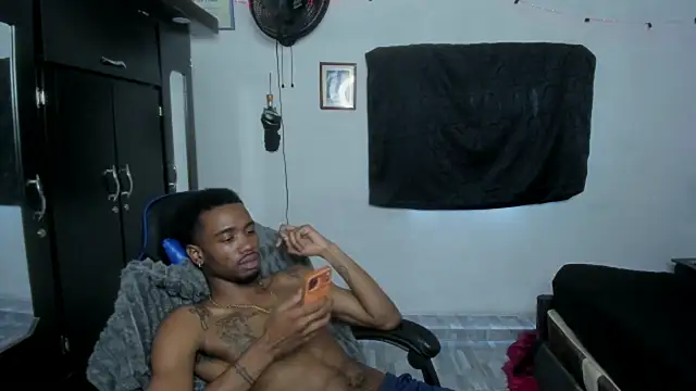 Kofi_exotic_2 webcam