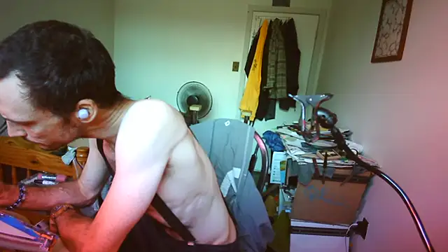 JohnnyMoves webcam