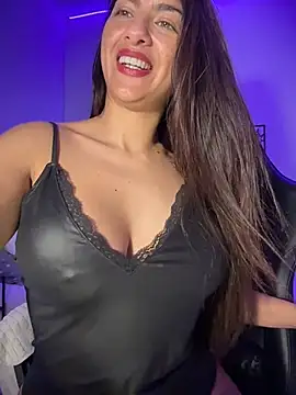 chicachocolate01 (F young) - Show tits + blowjob 🔥