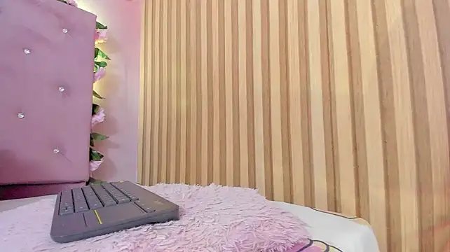 lovely__kiss__ live cam on StripChat