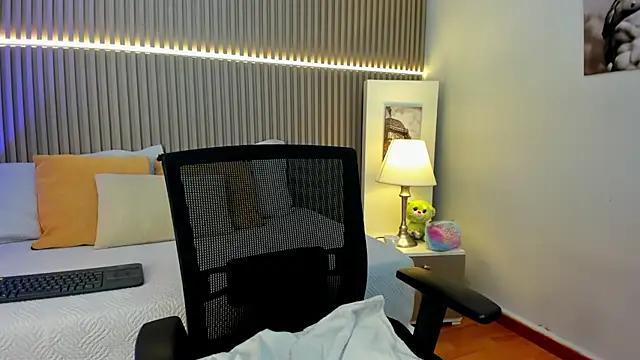 Victoria_Rosee webcam