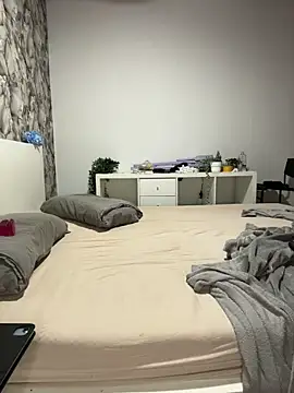LittleChaosQueen webcam