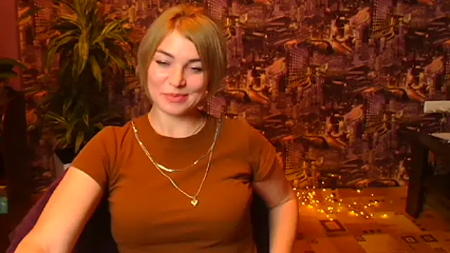 CuttieEmma webcam