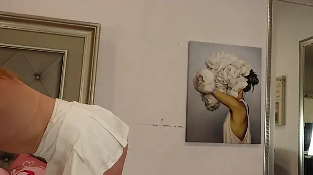 LeilaBie webcam