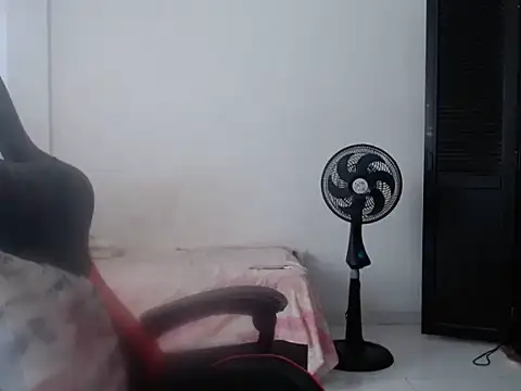 Adriana_0312 webcam