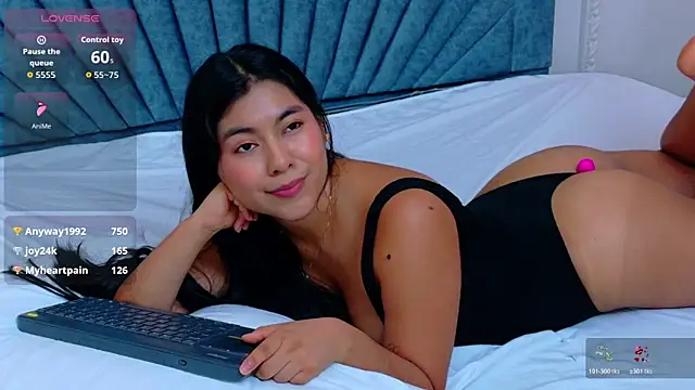 Leandra-Johnson live cam on StripChat