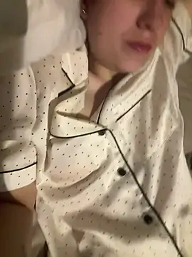 CurvyKay69x webcam