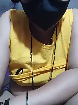 Priyanka_30 live cam on StripChat