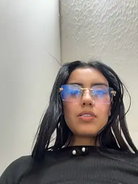 Lucy_699 webcam