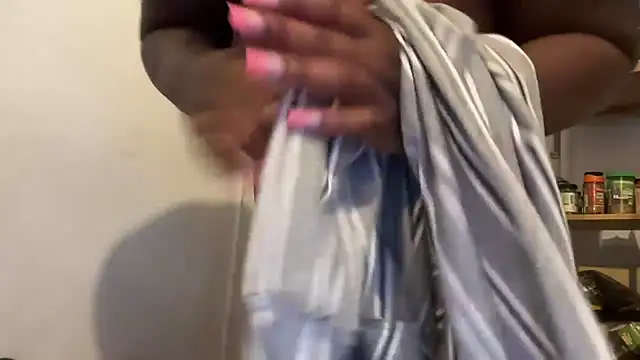 nanaisbackk webcam