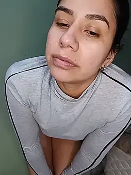 Lucia1002 webcam