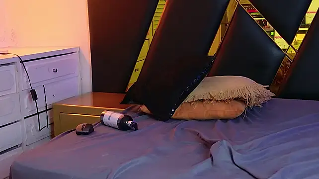 Adel_Nesbiit webcam
