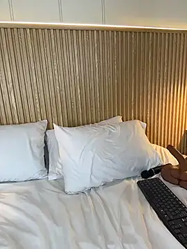 NahimiThompson webcam