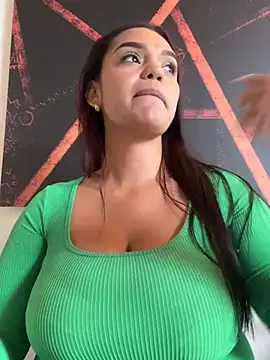 Sara-77 live sex cam