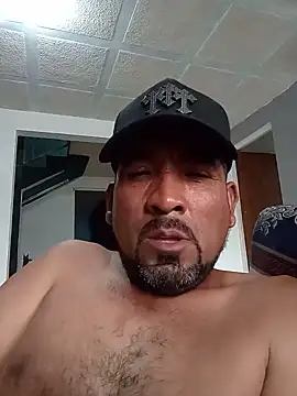 Ernesthot82 live cam on StripChat