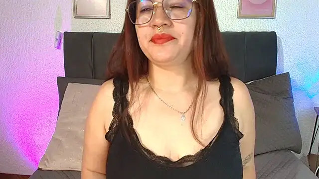 samm_curvy live cam on StripChat