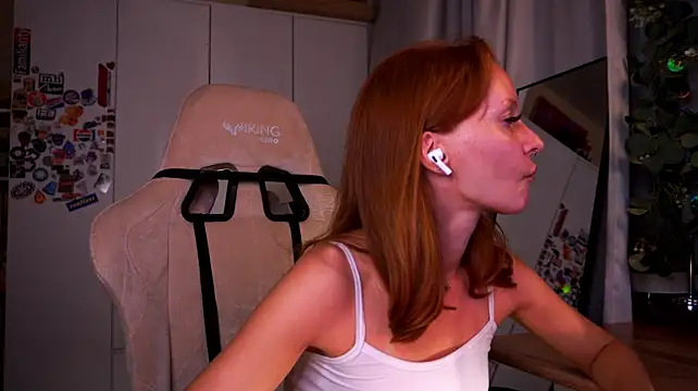 Liuba_Fox webcam