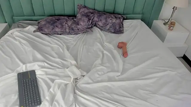 kimjonnes01 live webcam