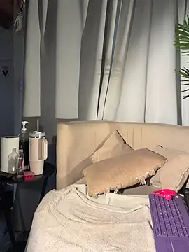 MiaFoxie_ webcam