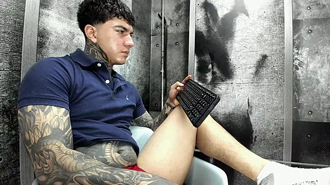 Gury_tattoo webcam