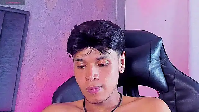 Alejandroo_Montenegro live cam on StripChat