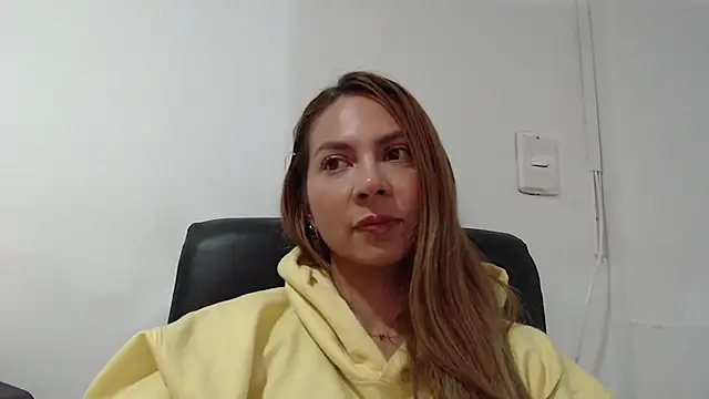 manelyk_17 live cam on StripChat