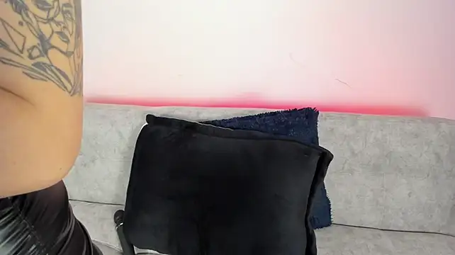 AmarantaRou live cam on StripChat