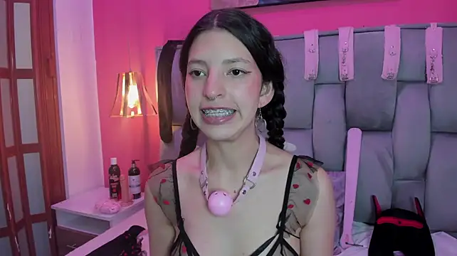 Namii__ live cam on StripChat