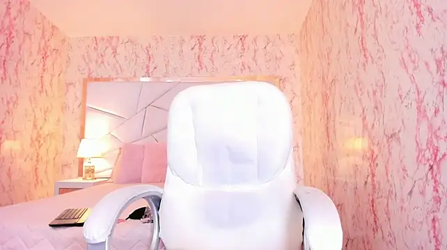 Emily_Whinfre webcam
