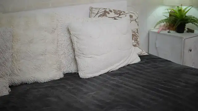 MonaPinky live cam on StripChat