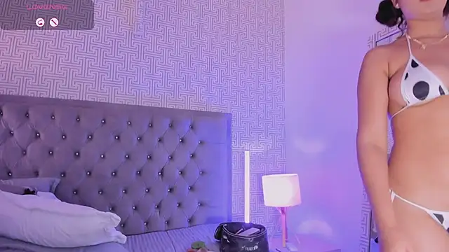 Evaa_Lunna_ webcam
