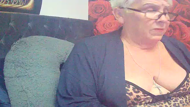 Playful_MILF_Demi webcam