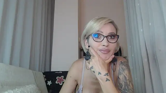 JADAPink___ webcam