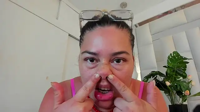 AngellHott_ webcam