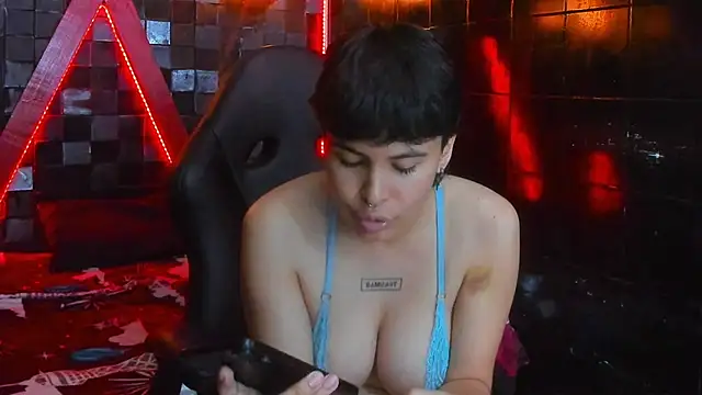 VioletFaith webcam