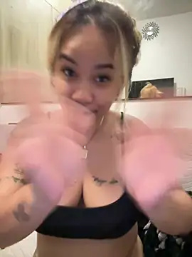 queenmia__ph webcam