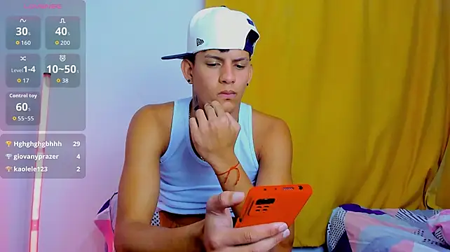 theo_bigcock_ webcam
