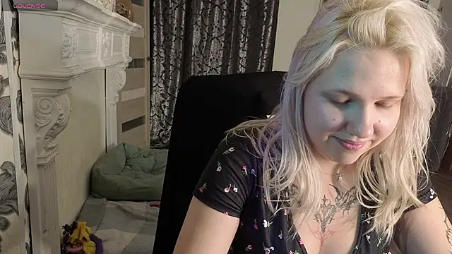 moon__shy webcam