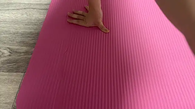 YogaClubEnjoyer webcam