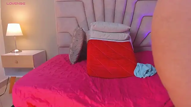 Eva-Millss live cam on StripChat