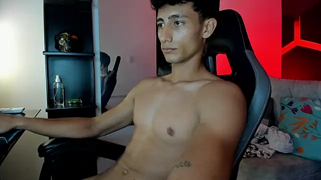 MaxiimoRomano_ live cam on StripChat
