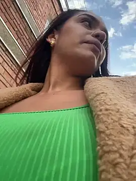 Sara-77 live webcam