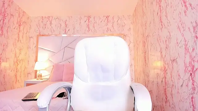 Emily_Whinfre webcam