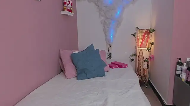 mia_gold_ webcam