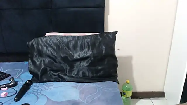 SweetHotBabby18 webcam