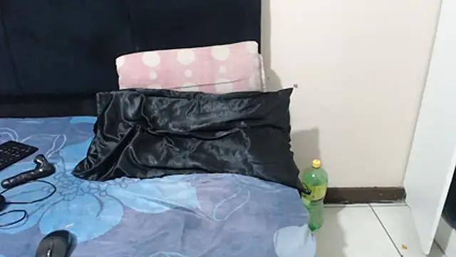 SweetHotBabby18 webcam